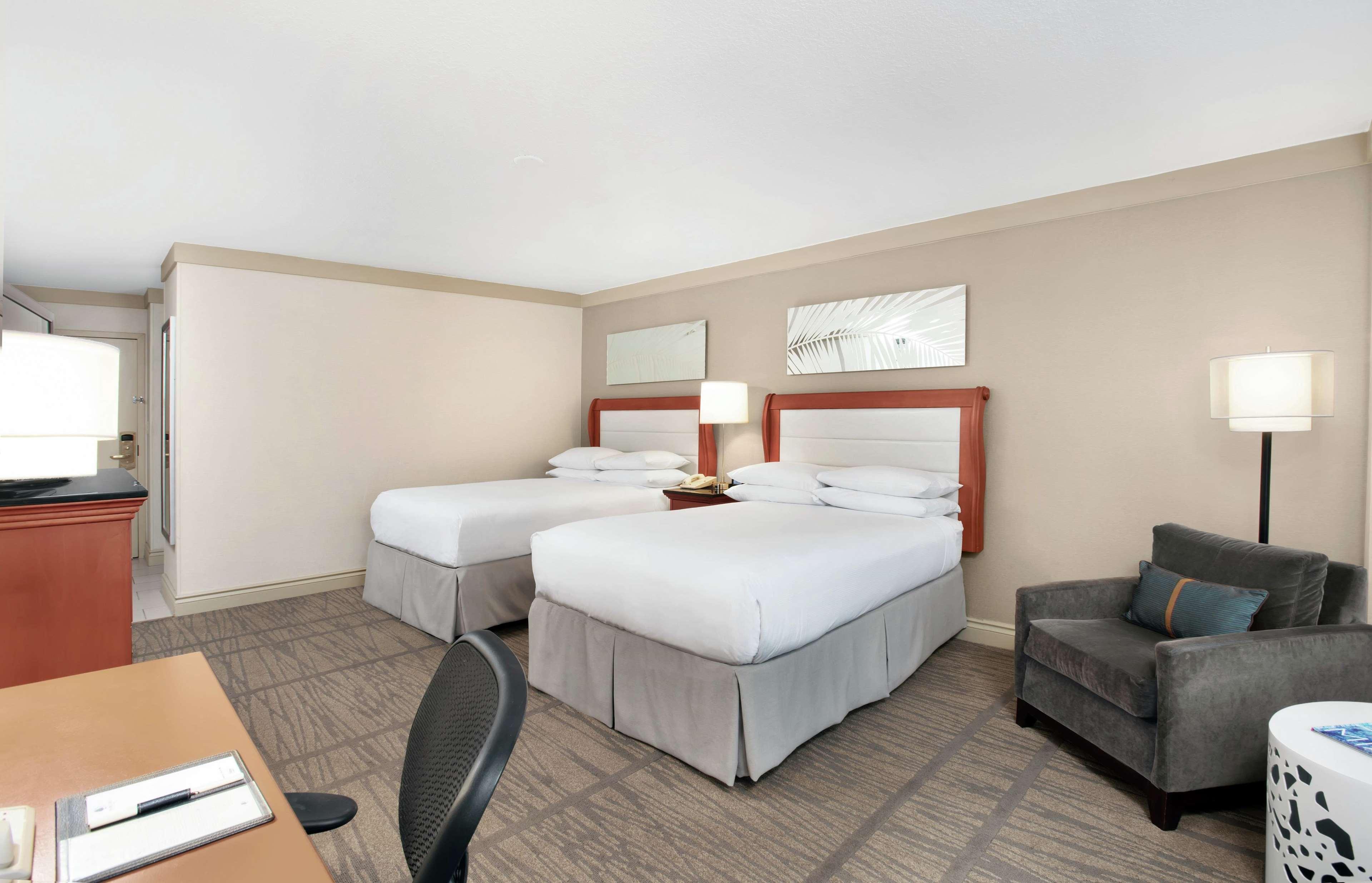 Doubletree By Hilton Hotel Miami Airport & Convention Center Extérieur photo
