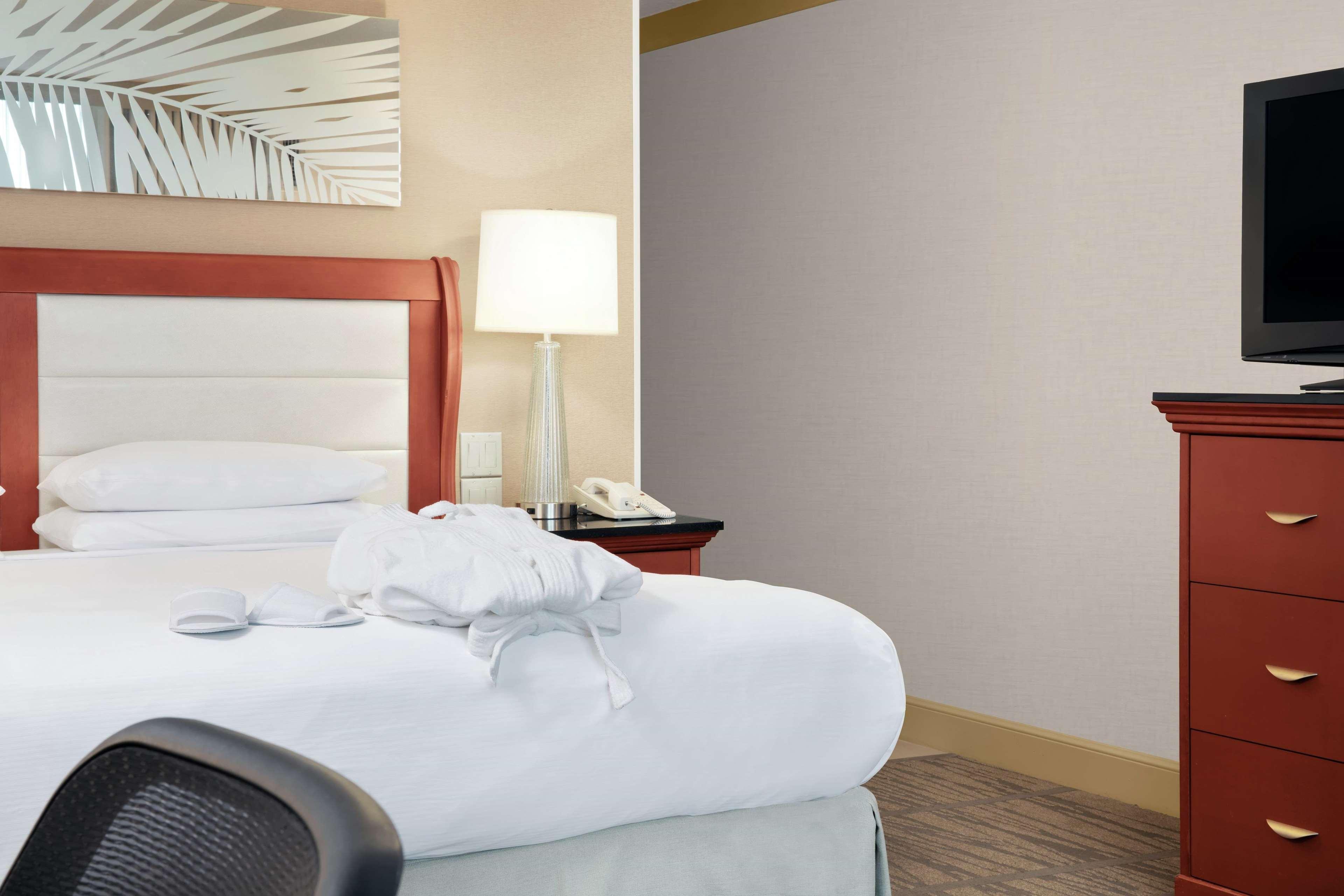 Doubletree By Hilton Hotel Miami Airport & Convention Center Extérieur photo