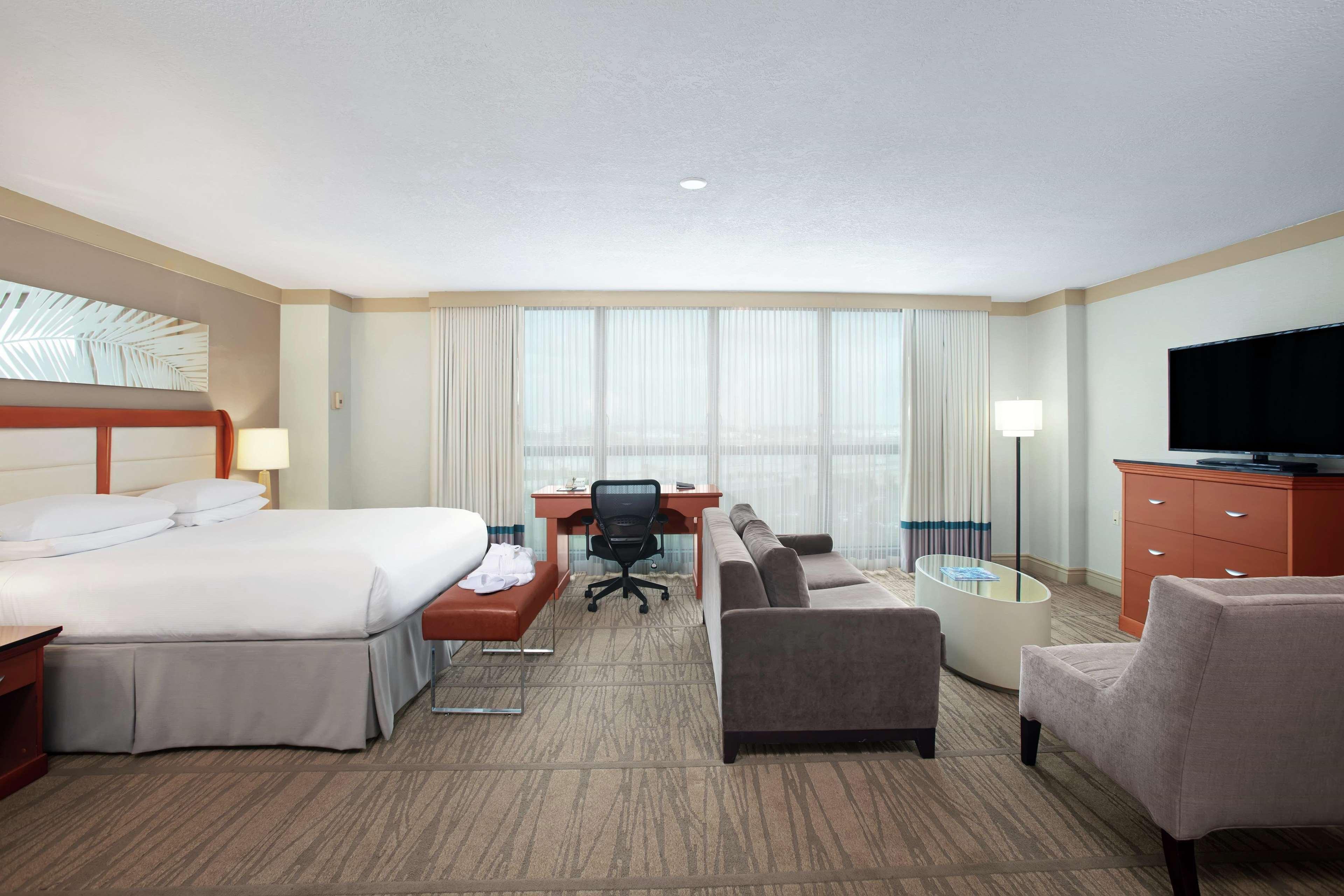 Doubletree By Hilton Hotel Miami Airport & Convention Center Extérieur photo