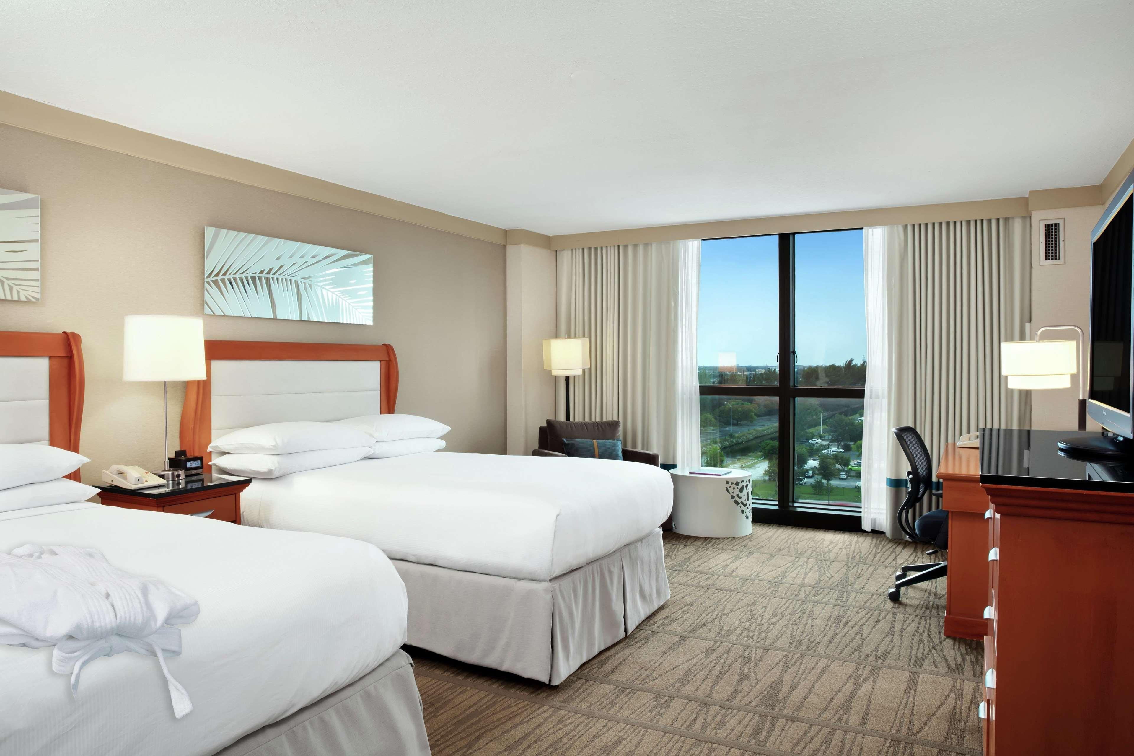 Doubletree By Hilton Hotel Miami Airport & Convention Center Extérieur photo