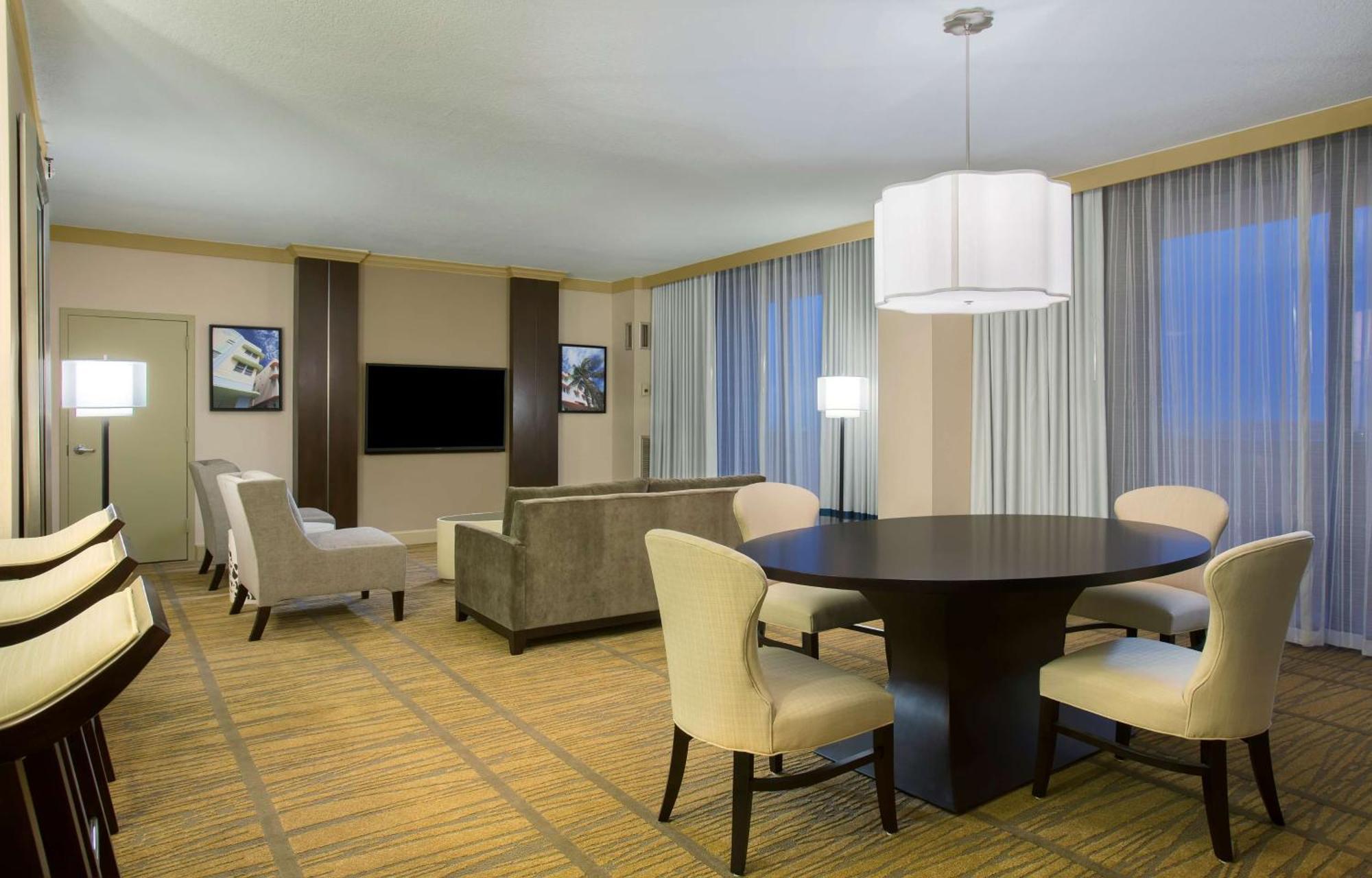 Doubletree By Hilton Hotel Miami Airport & Convention Center Extérieur photo