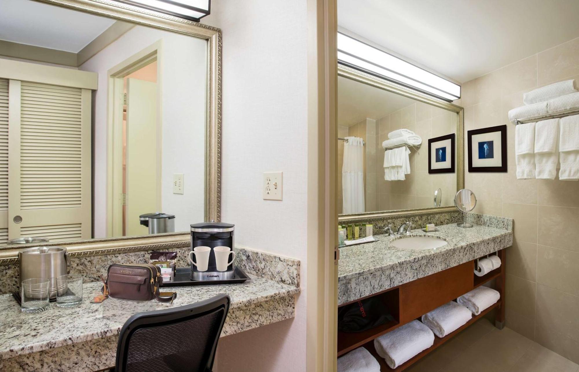 Doubletree By Hilton Hotel Miami Airport & Convention Center Extérieur photo